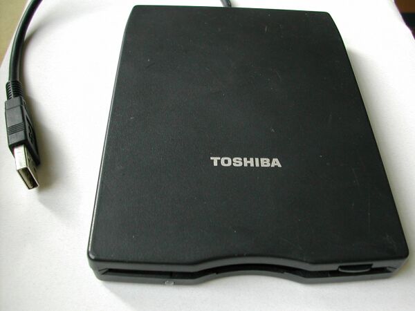 Внешний USB флоппи Toshiba