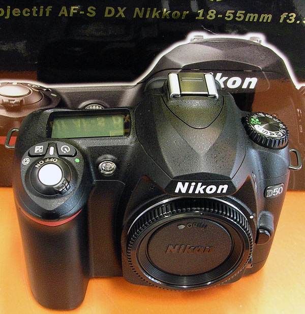 Цифровой зеркальный фотоаппарат Nikon D50 (KIT)