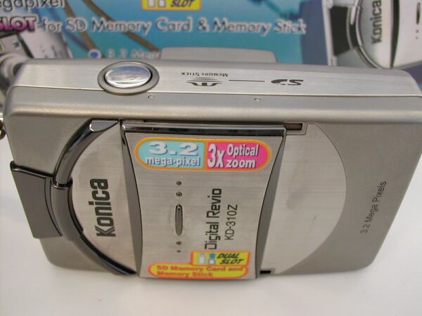   Konica Revio KD-310Z
