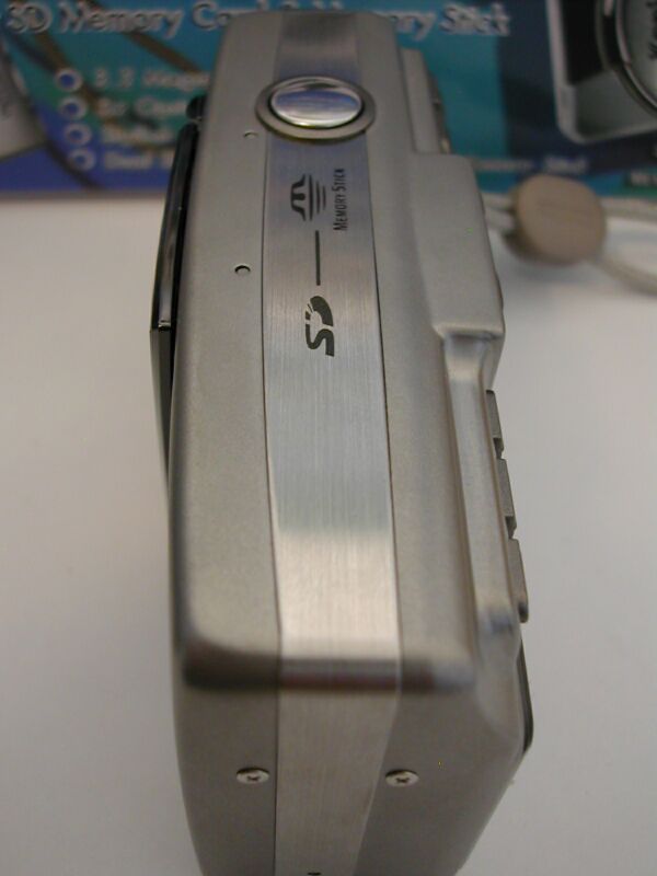   Konica Revio KD-310Z